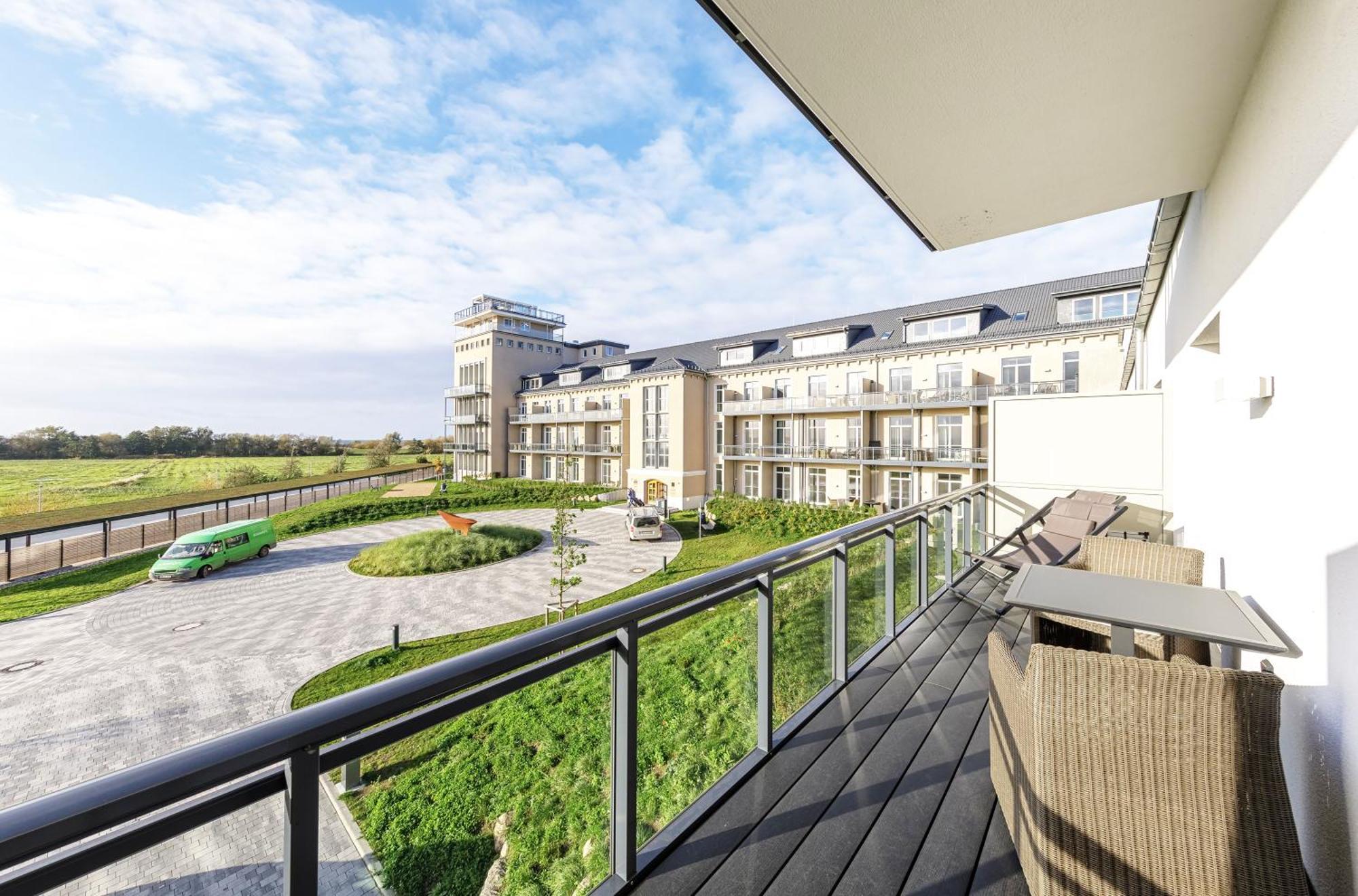 Alte Seefahrtschule - Zwei Wasser Aparthotel Wustrow  Exterior photo